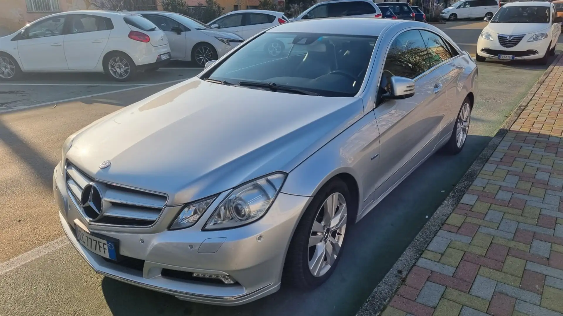 Mercedes-Benz E 250 Classe E - C207 Coupe  Avantgarde - 2