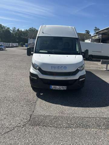 Imagine Iveco Daily 35 S 16