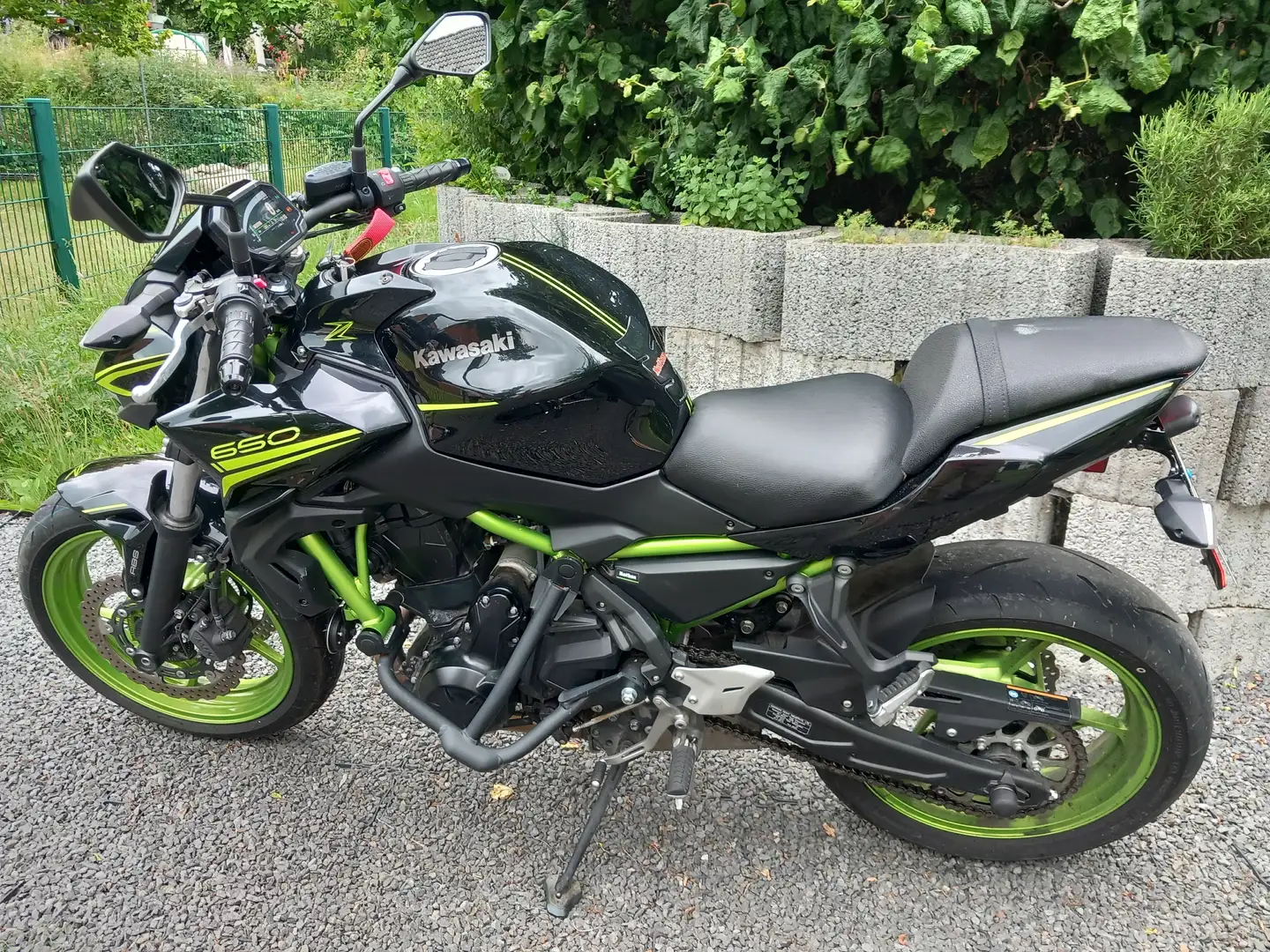 Kawasaki Z 650 Schwarz - 2