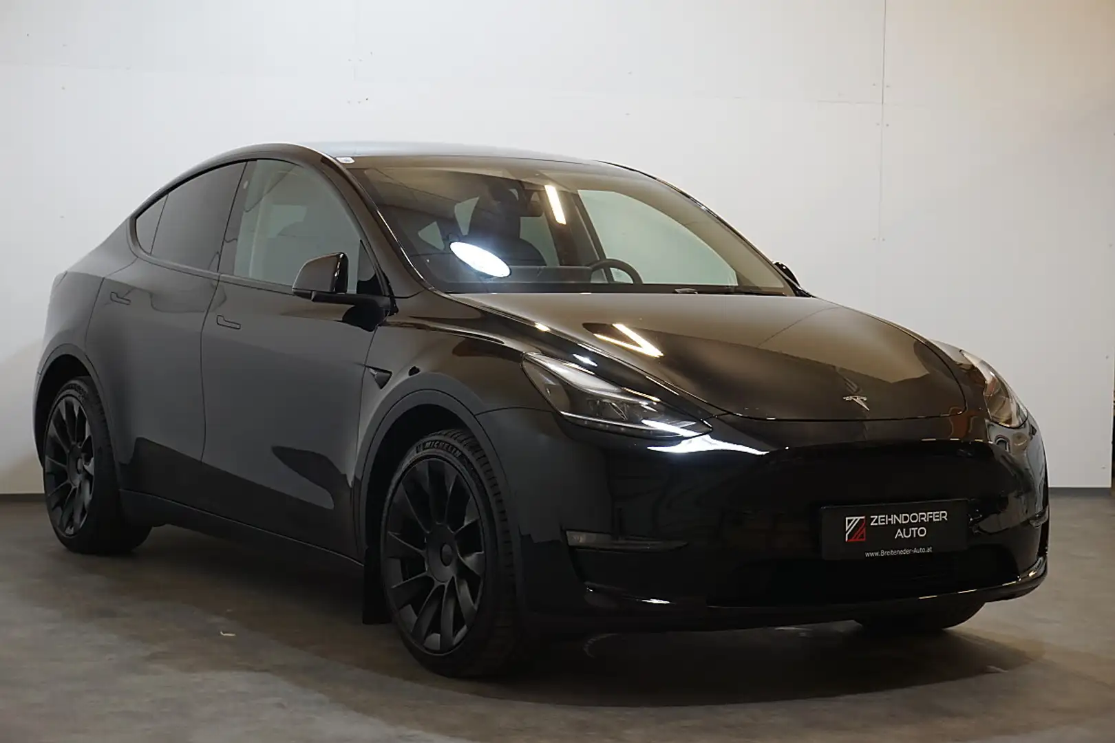 Tesla Model Y Long Range AWD 75kWh / Promi-Vorbesitz / AHK / Schwarz - 2