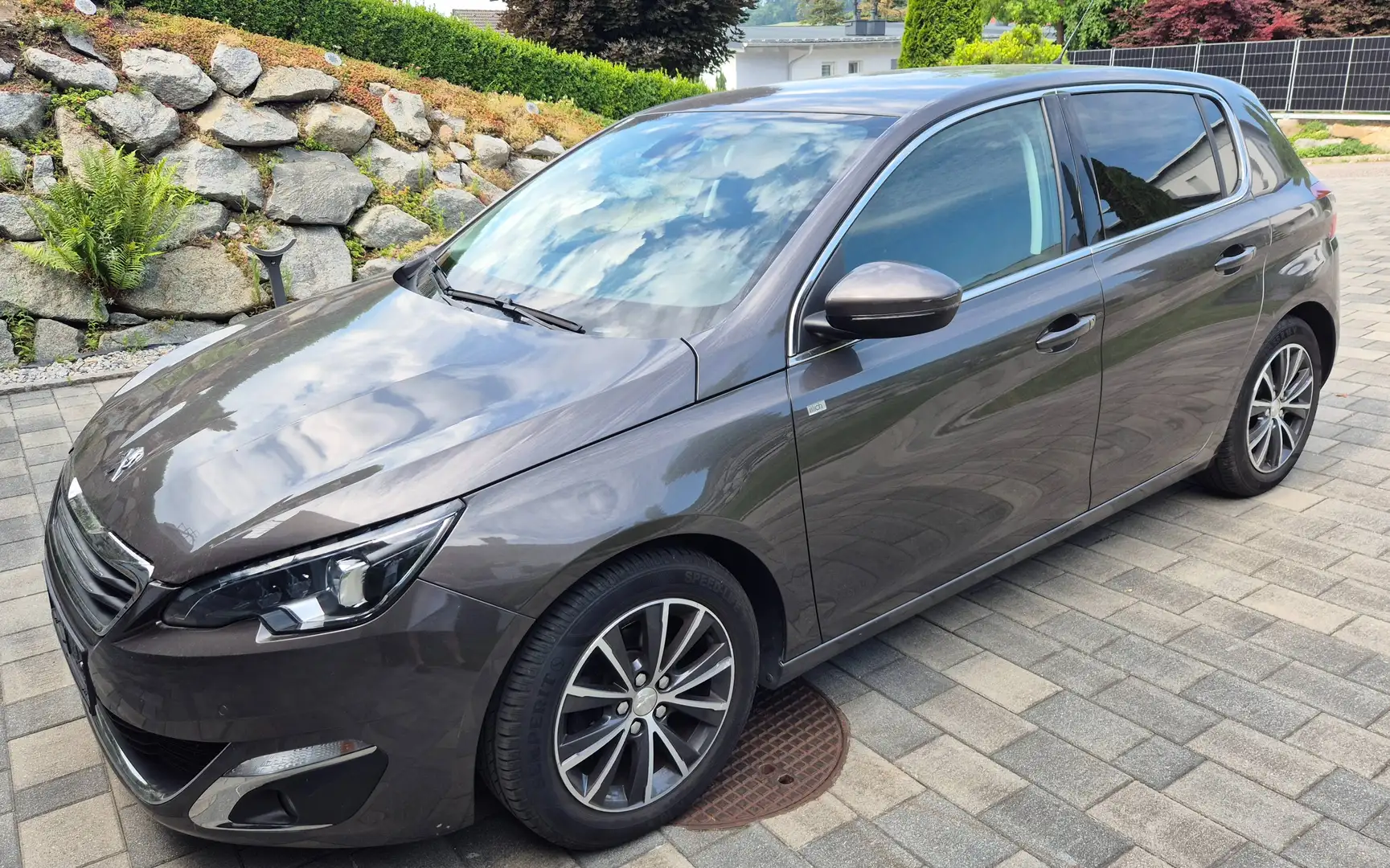 Peugeot 308 blue HDI 100 Limousine Braun - 1