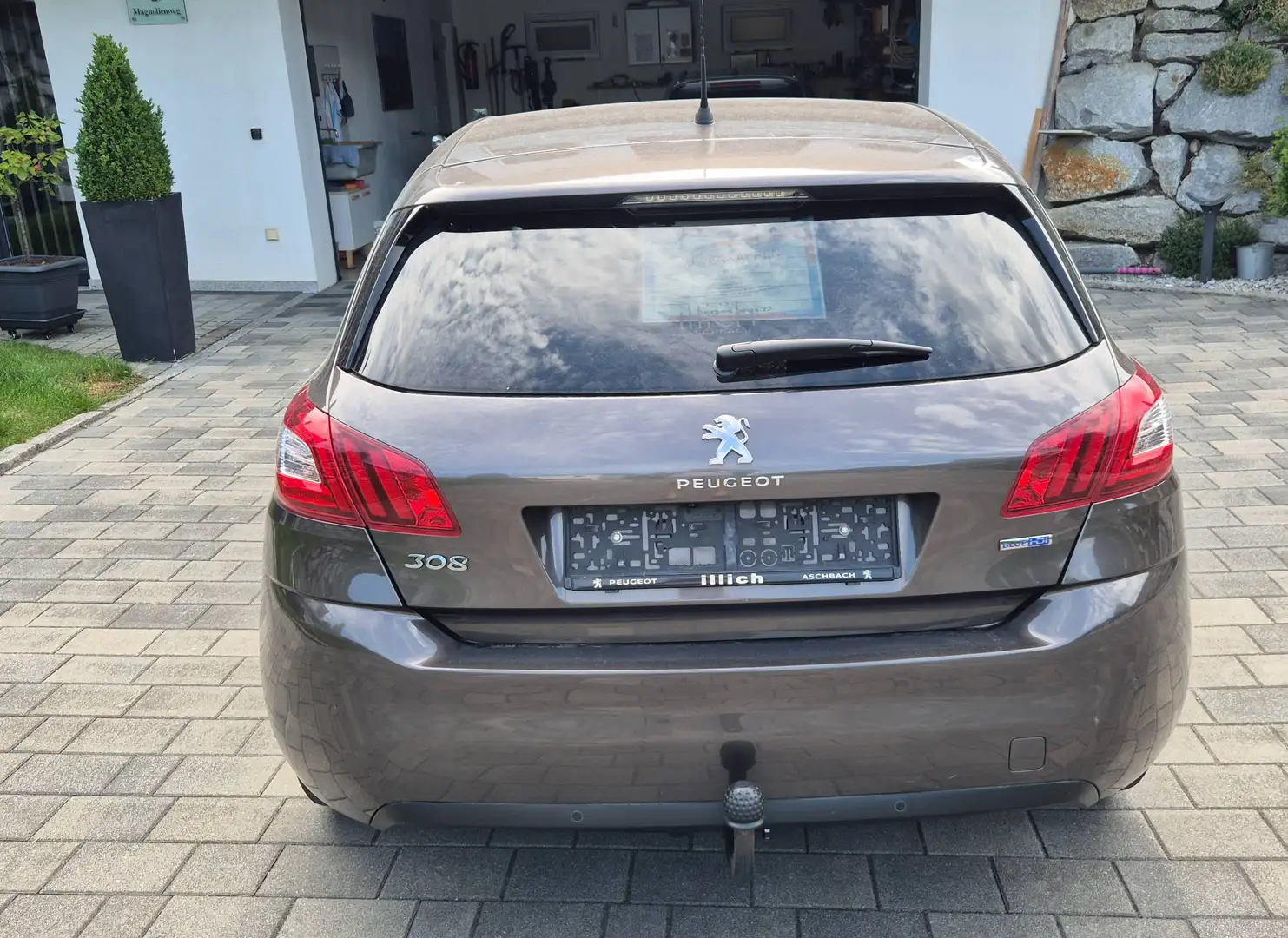 Peugeot 308 blue HDI 100 Limousine Braun - 2