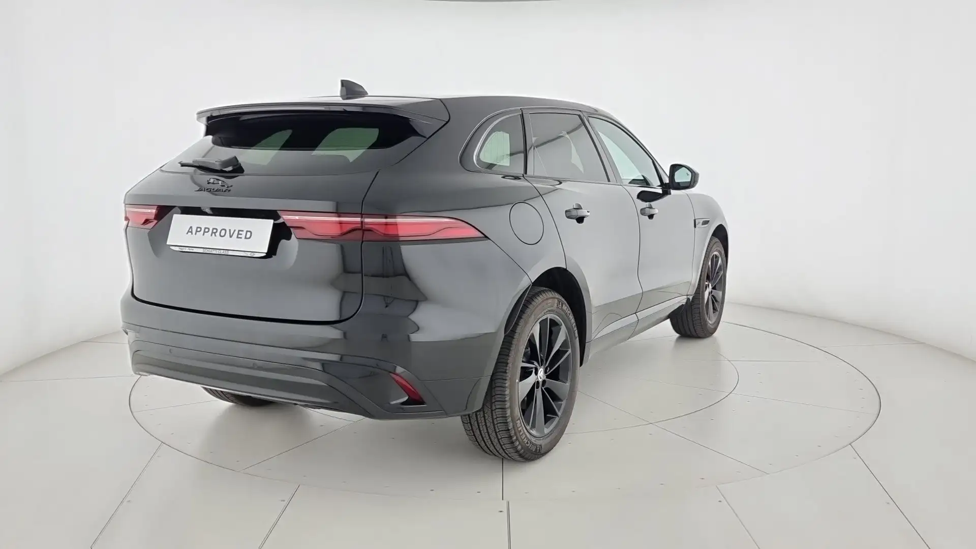 Jaguar F-Pace 2.0D 163CV AWD R-Dynamic S N1 Autocarro km zero Schwarz - 2