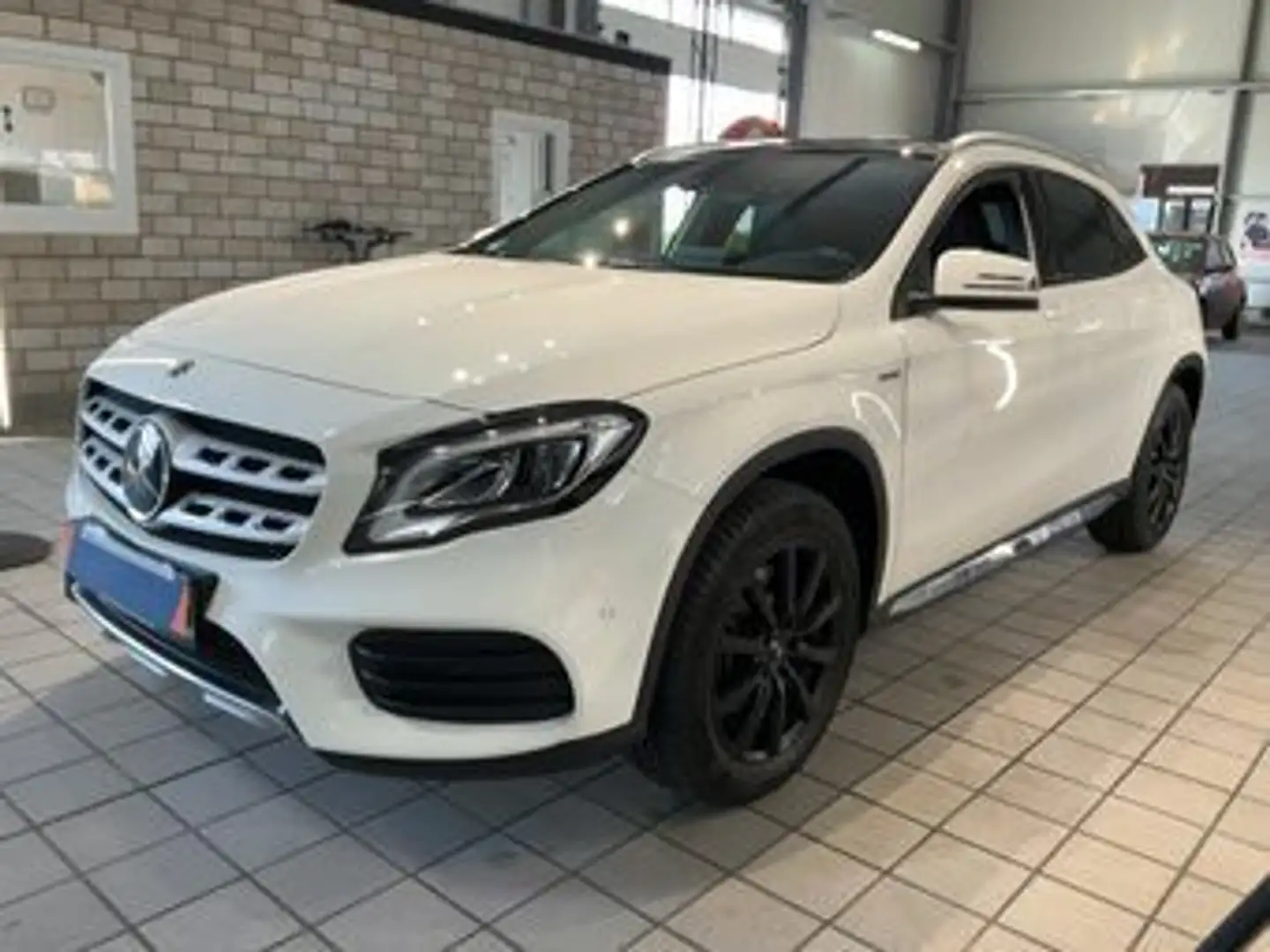 Mercedes-Benz GLA 250 GLA 250 AMG Line LED*PANO*RFK*ACC Blanc - 1