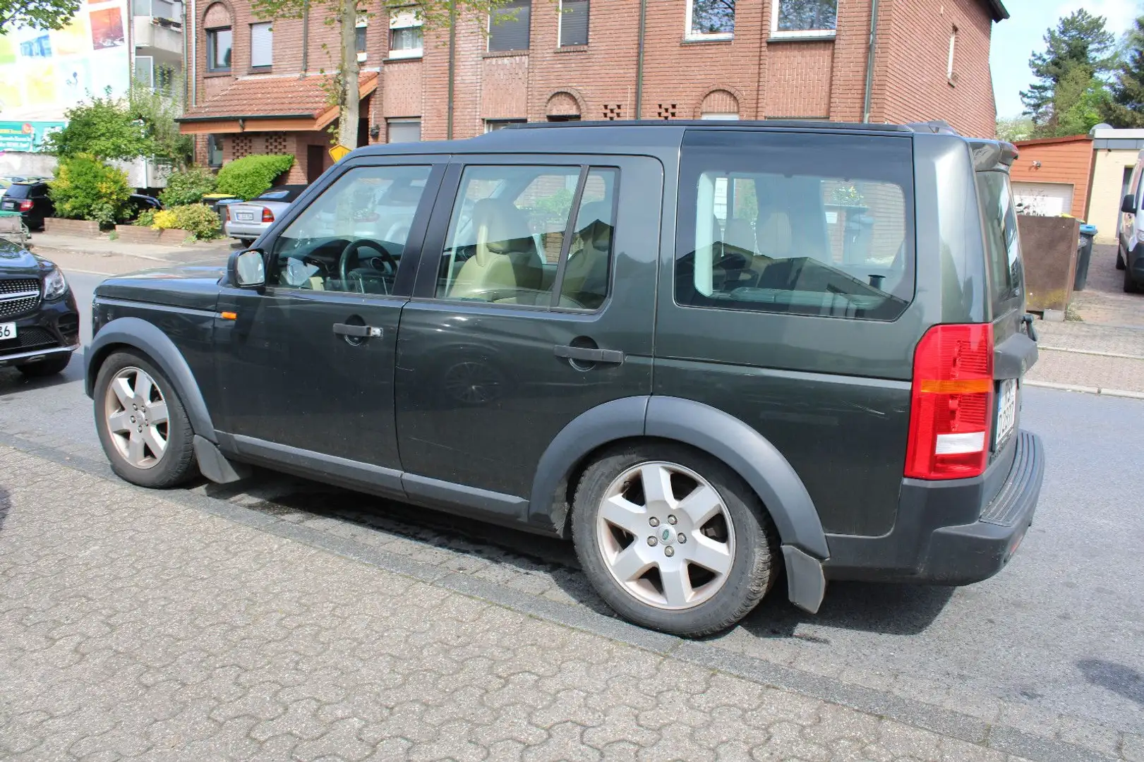 Land Rover Discovery TDV6 HSE*LEDER*NAVI*ESSD*7SITZER! Zielony - 2