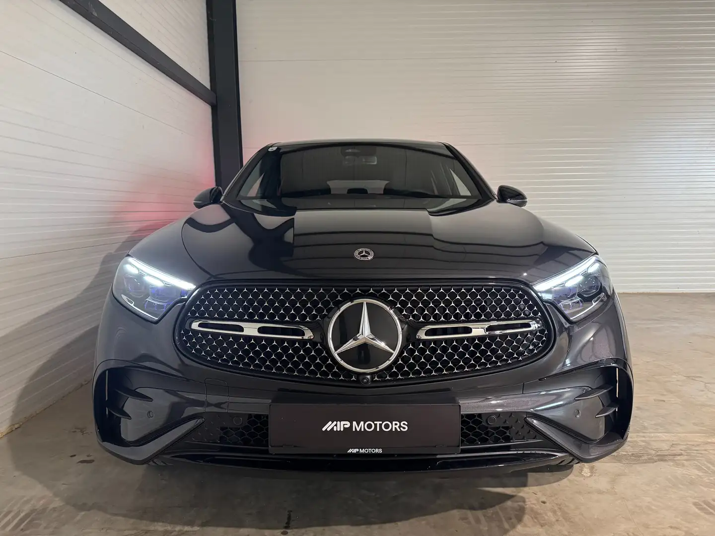 Mercedes-Benz GLC 300 Coupe 4Matic AMG / PREMIUM PLUS / AHK / PANO / HUD Gris - 2
