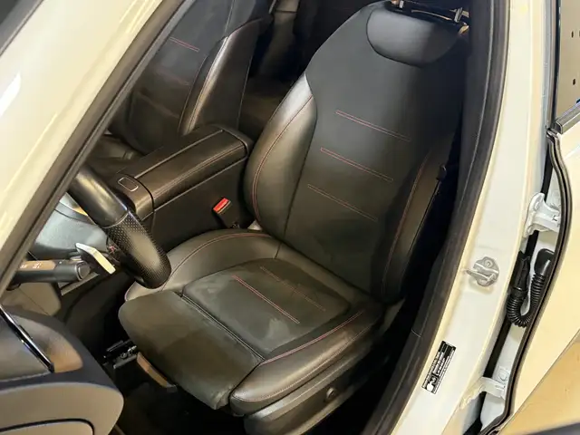 Mercedes-Benz GLB view 8