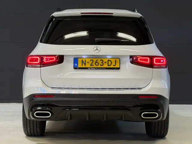 Mercedes-Benz GLB view 17