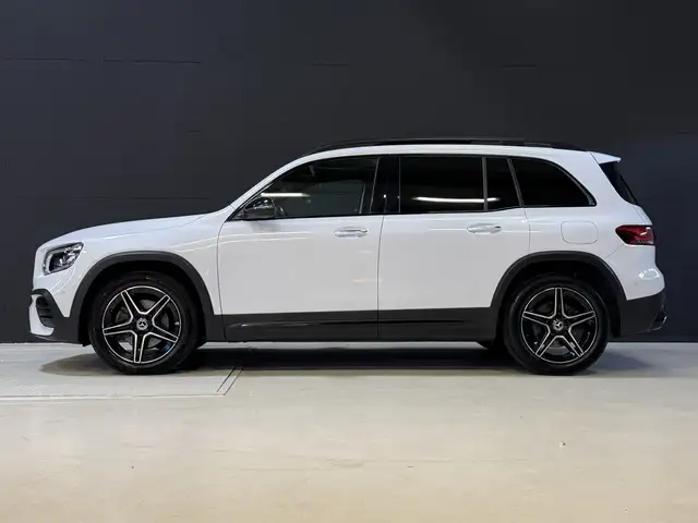 Mercedes-Benz GLB view 3