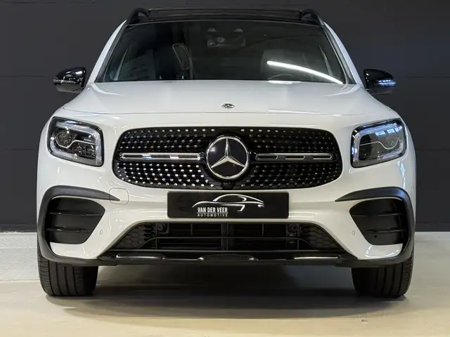 Mercedes-Benz GLB view 5