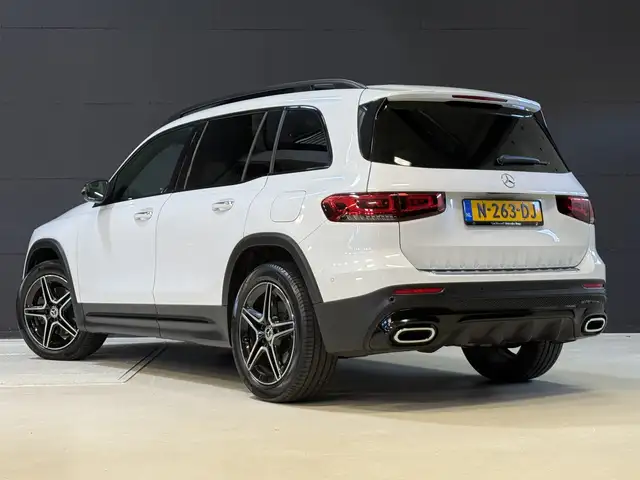 Mercedes-Benz GLB view 16