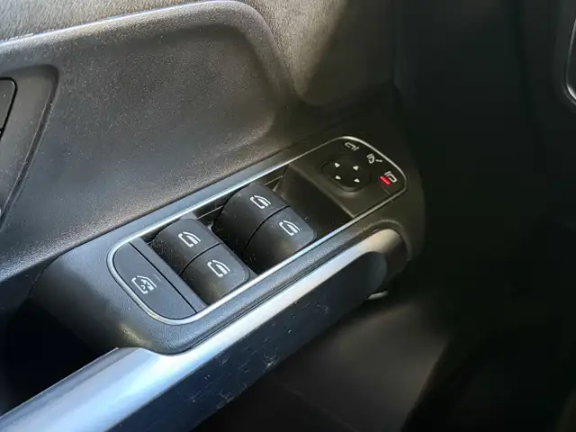 Mercedes-Benz GLB view 20