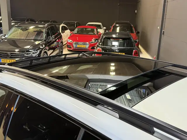 Mercedes-Benz GLB view 4