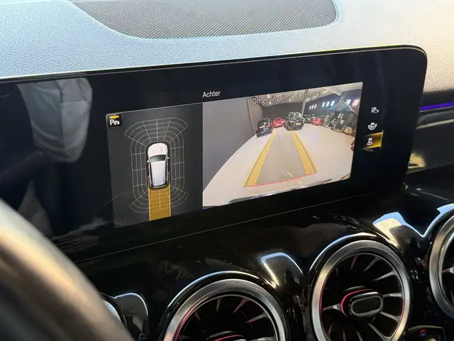 Mercedes-Benz GLB view 28