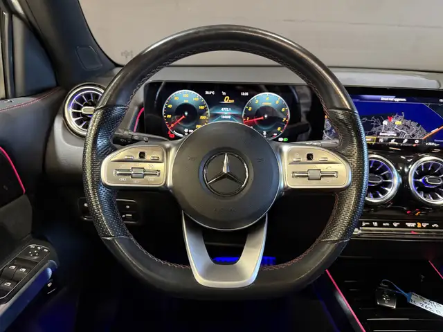 Mercedes-Benz GLB view 14