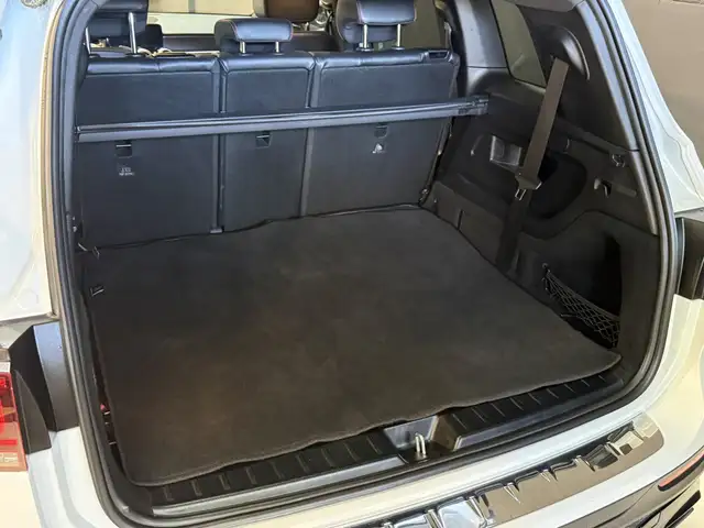 Mercedes-Benz GLB view 10