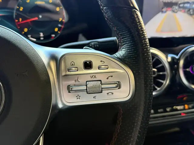 Mercedes-Benz GLB view 22