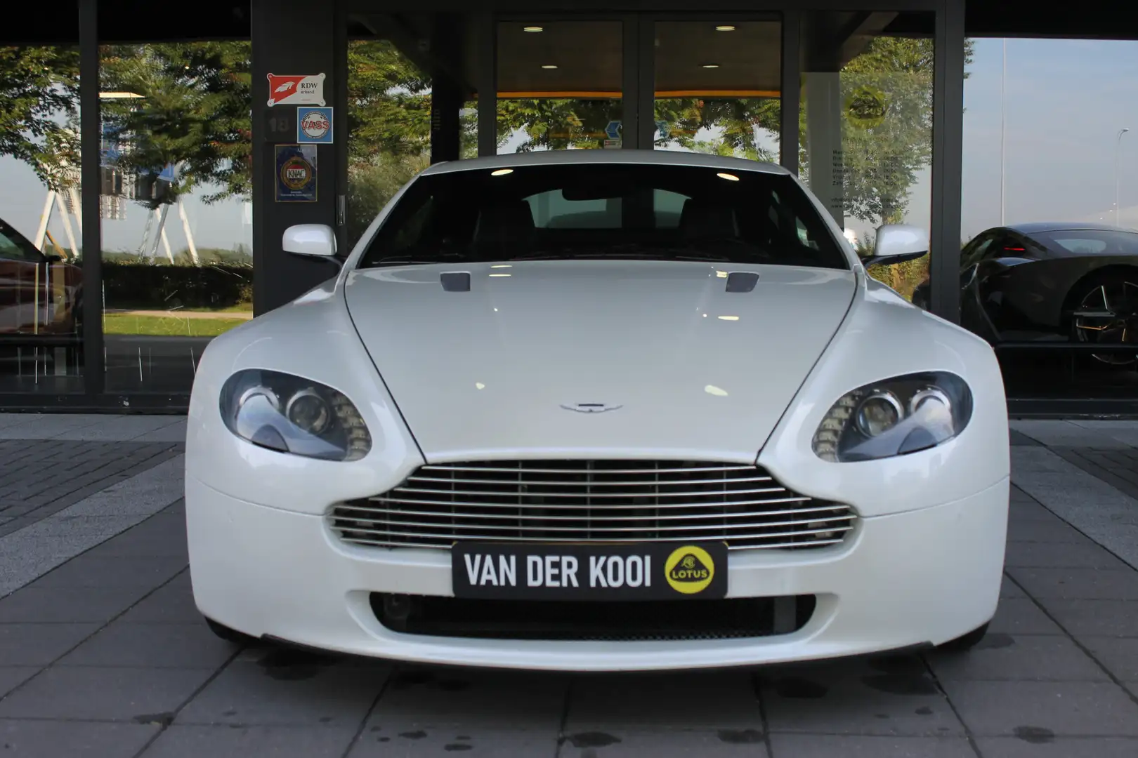 Aston Martin Vantage V8 4.7 V8 Sportshift 426 PK Білий - 2