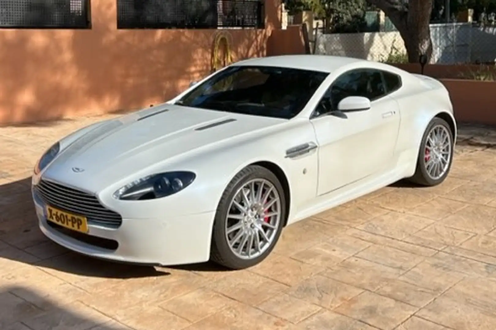 Aston Martin Vantage V8 4.7 V8 Sportshift 426 PK bijela - 1
