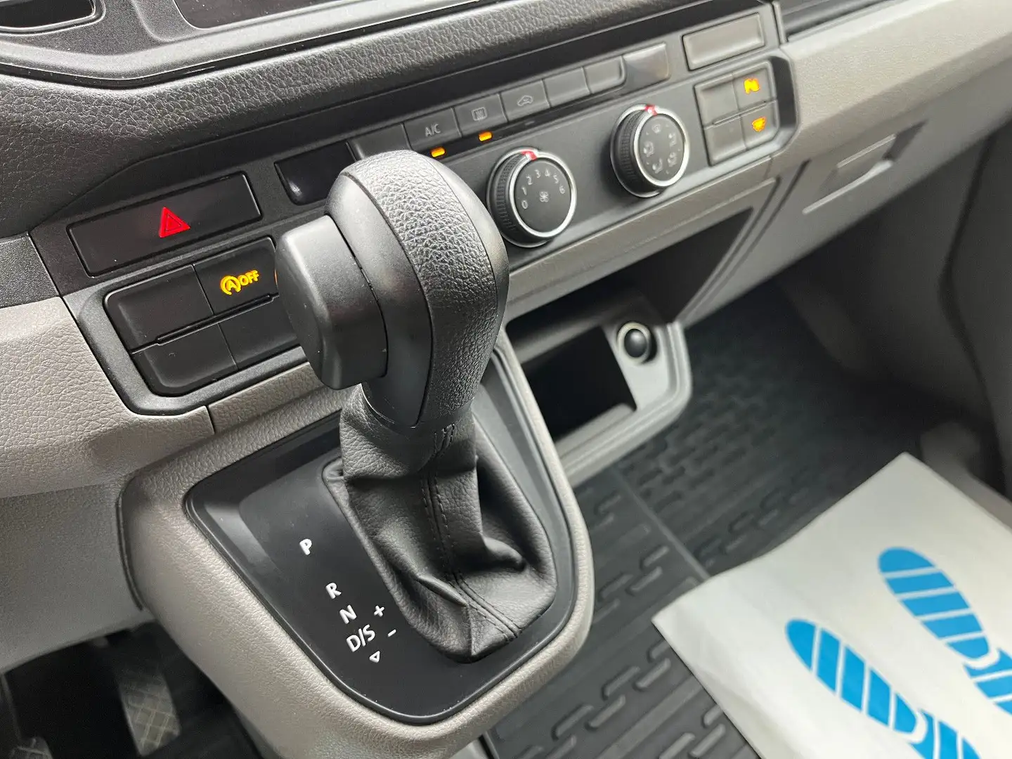 Volkswagen Crafter CRAFTER AUTOMATIK 8 SITZER STANDHEIZUNG KAMERA Bleu - 2