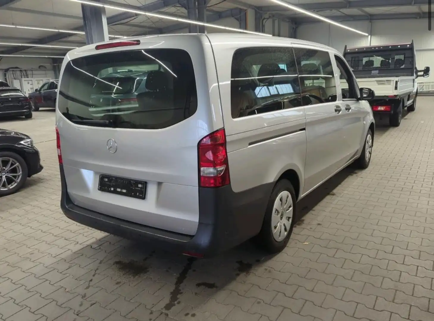 Mercedes-Benz Vito Tourer 114 CDI Lang AUTO KLIMA NAVI 9SITZER Silber - 2
