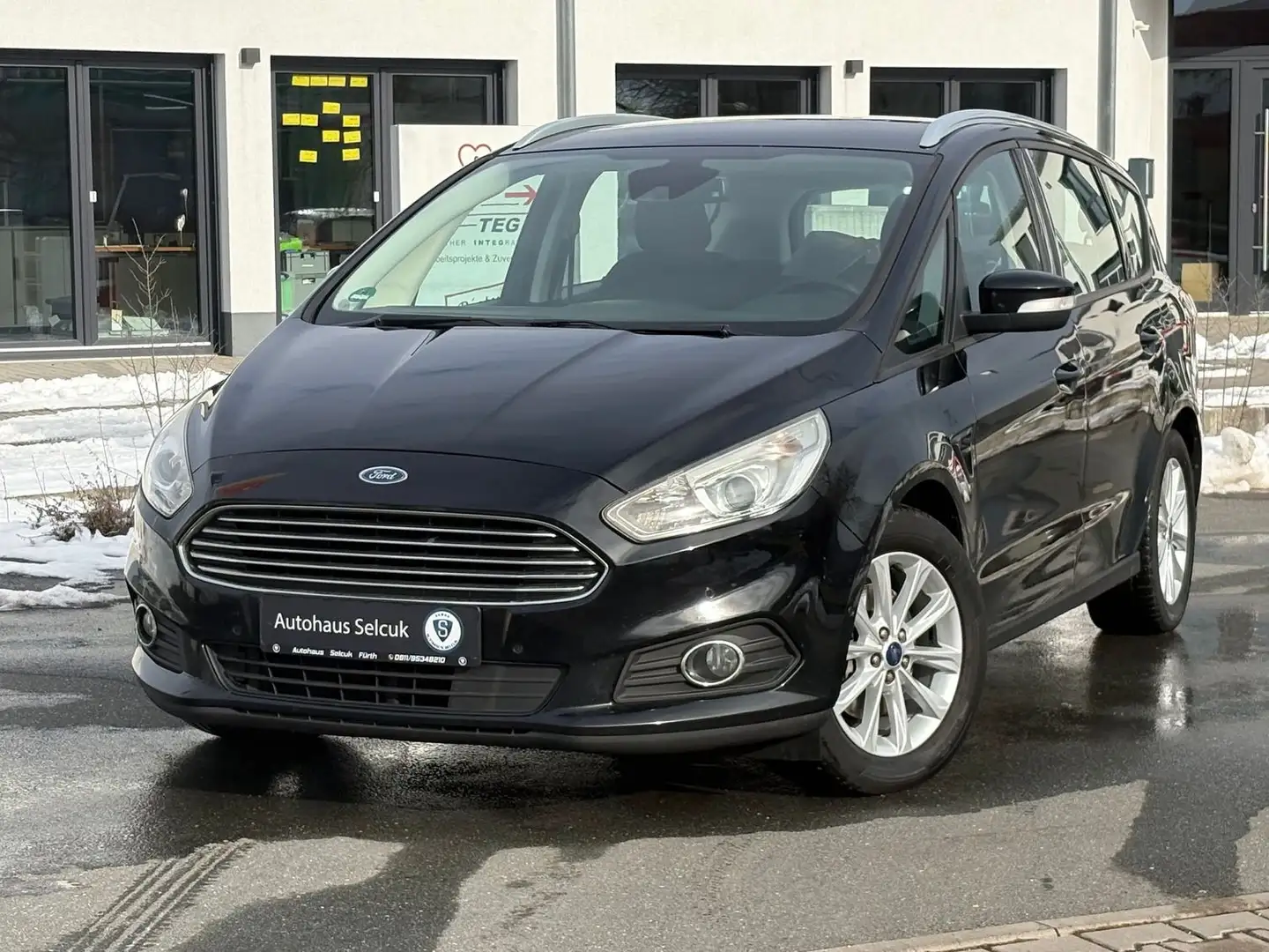 Ford S-Max Trend *PDC*SHZ*Navi*Klima*Automatik* Schwarz - 1