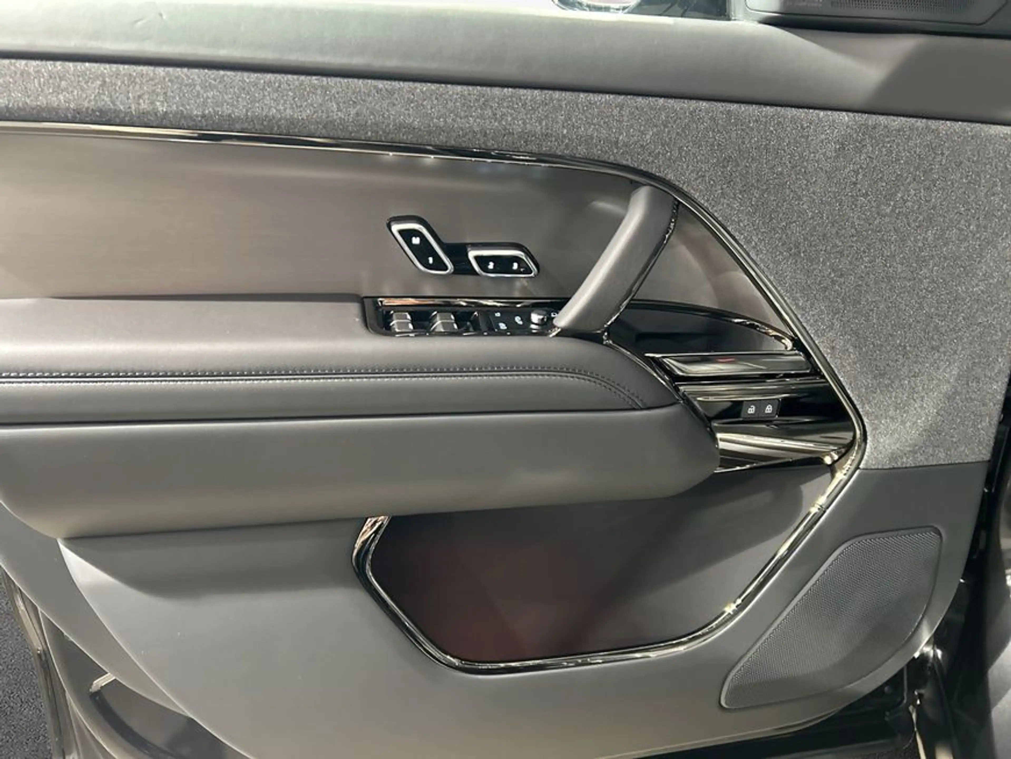 Land Rover Range Rover Sport D300 Dynamic SE 221 kW, 5-türig — photo 13