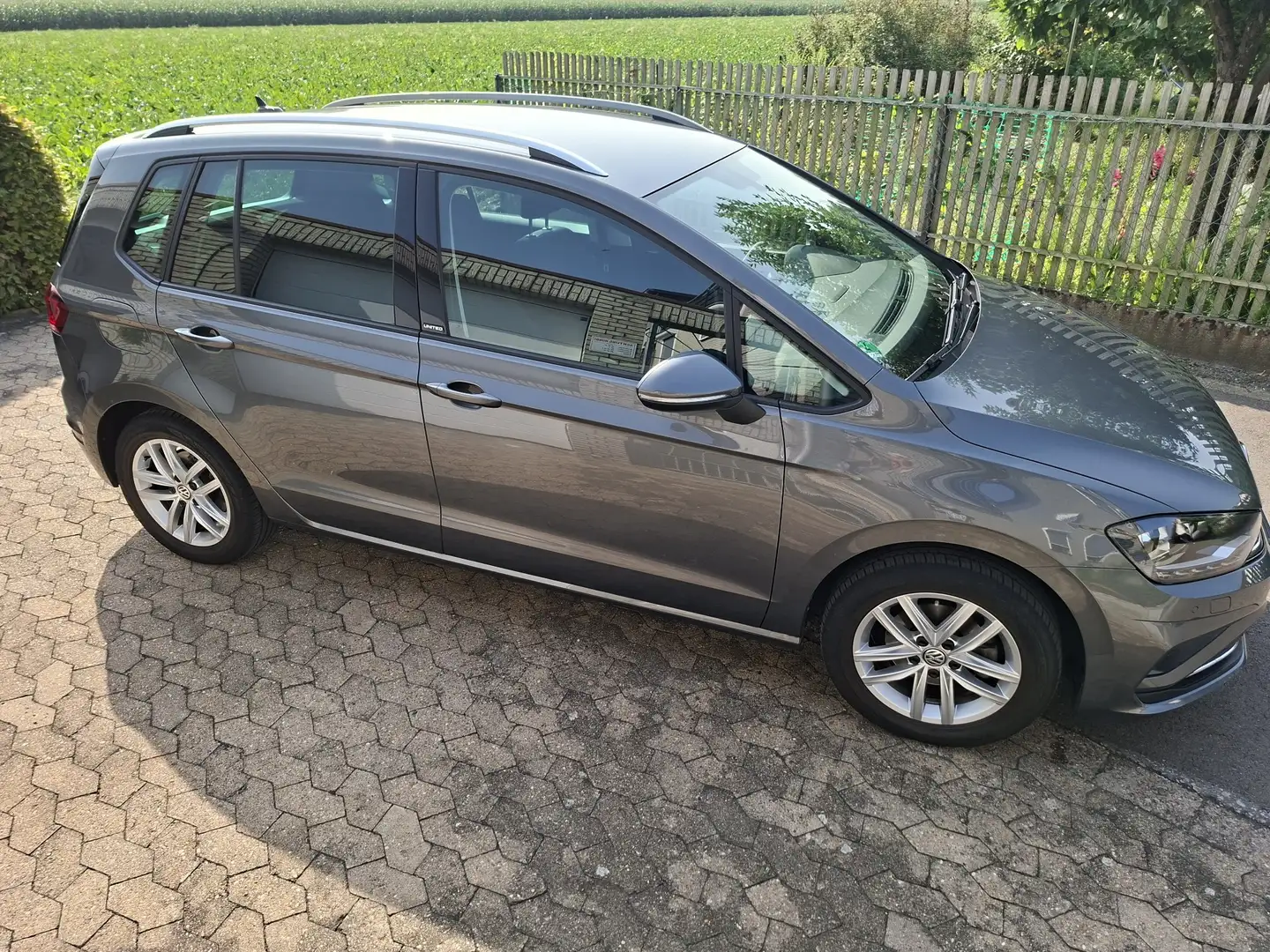 Volkswagen Golf Sportsvan 1.0 TSI OPF United Grau - 2