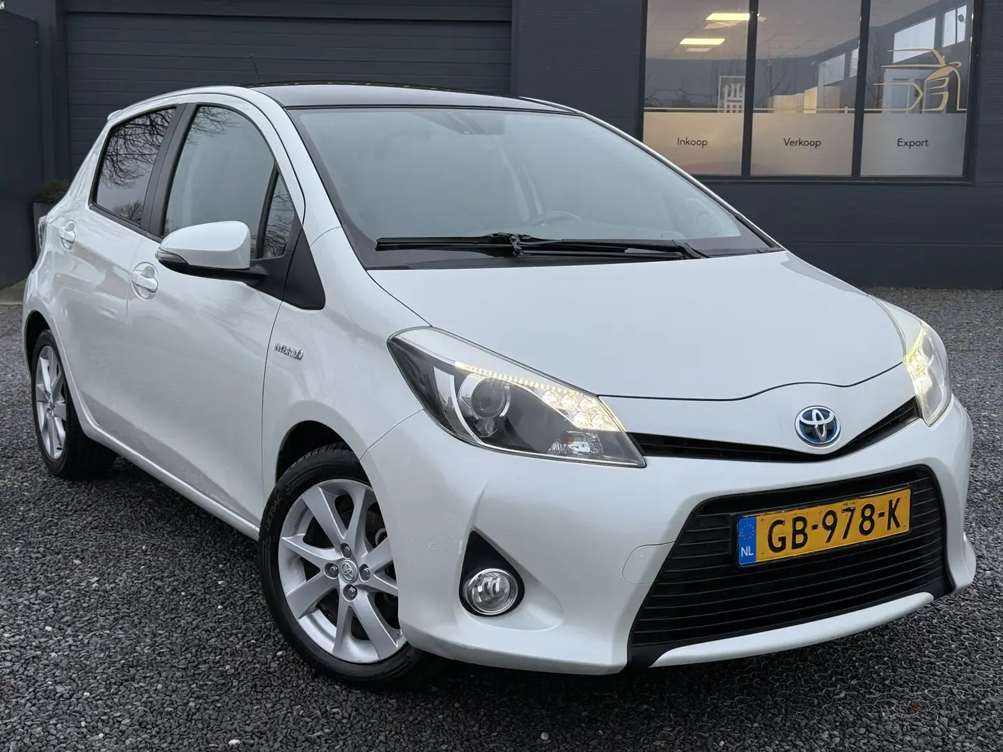 Toyota Yaris 1.5 Full Hybrid Dynamic 2e Eigenaar,Pano,Navi,Came Blanc - 2