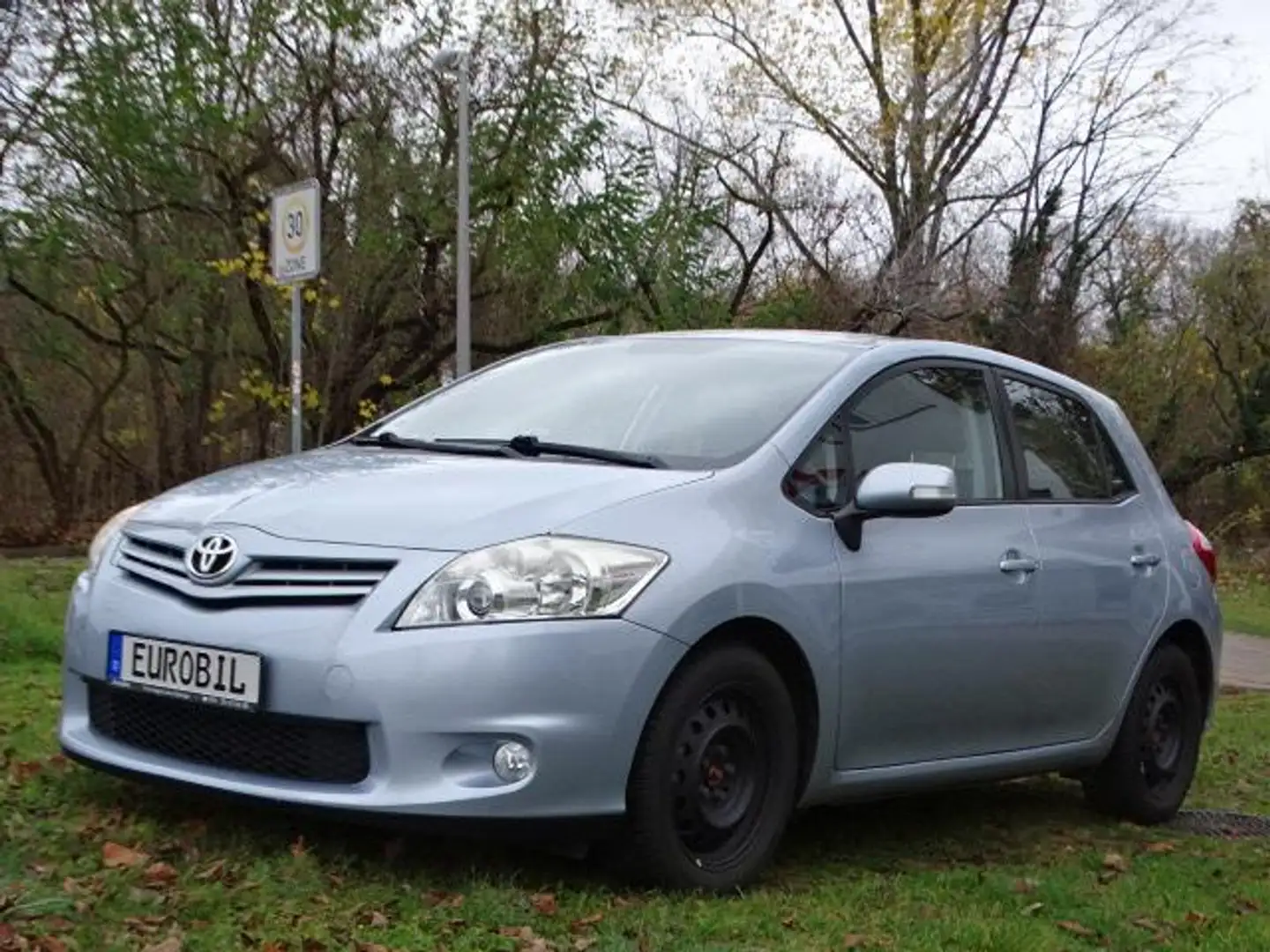 Toyota Auris 1,6 luna // 1.Hd+ECC+el kl.Sp+LM+NSW+SiHz+Temp Blau - 1