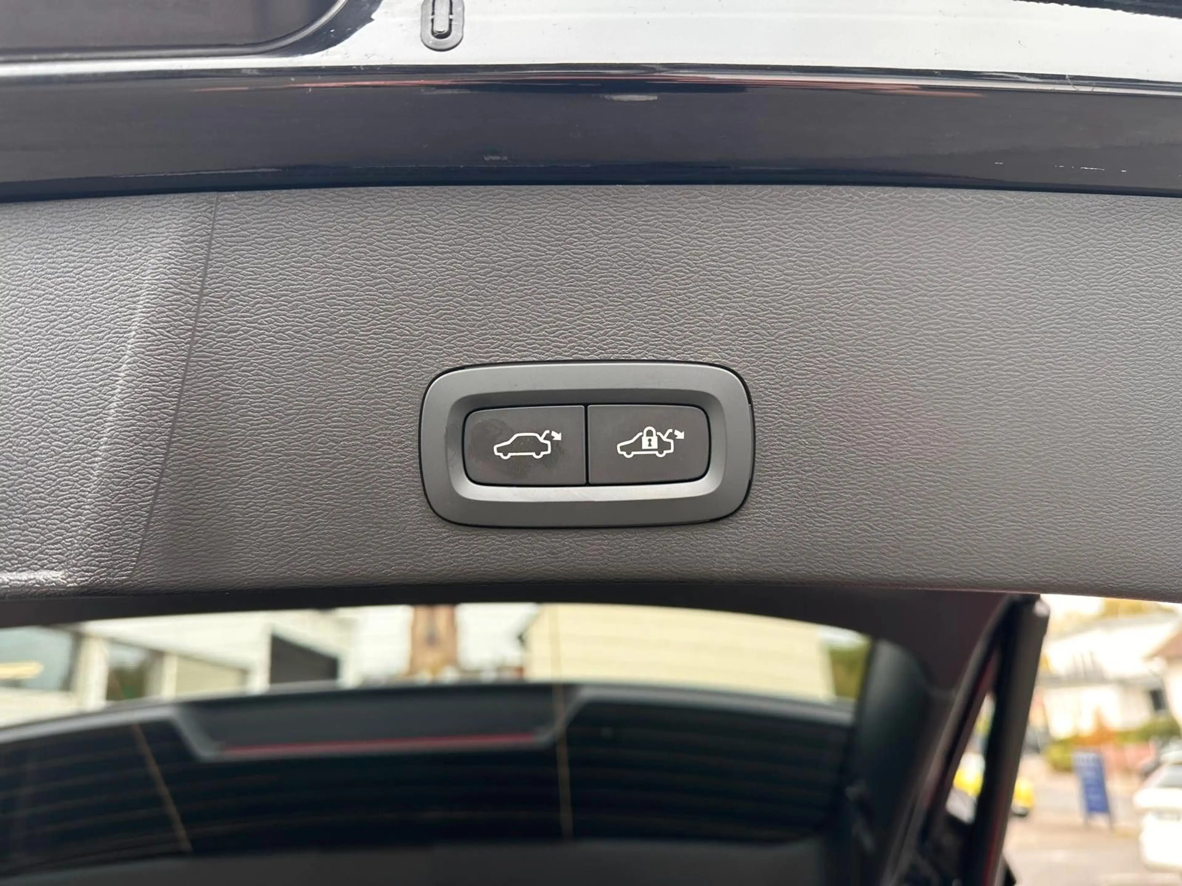 Volvo EX40 RWD LR Ultra Black Edition AHK,Alca,Pano360 — photo 10