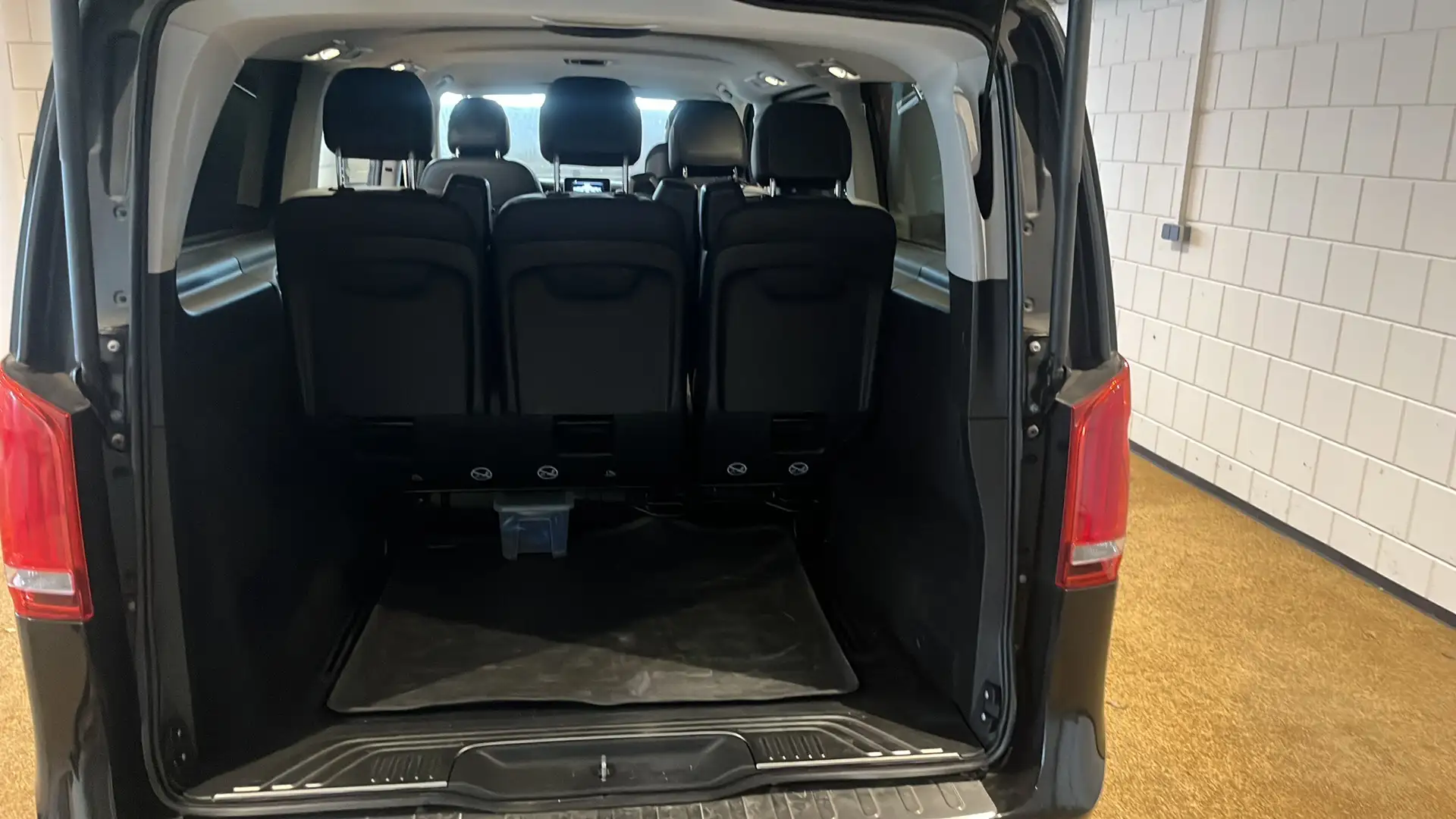 Mercedes-Benz V 220 V 220/250/300 d AVANTGARDE extralang (447.815) Schwarz - 2