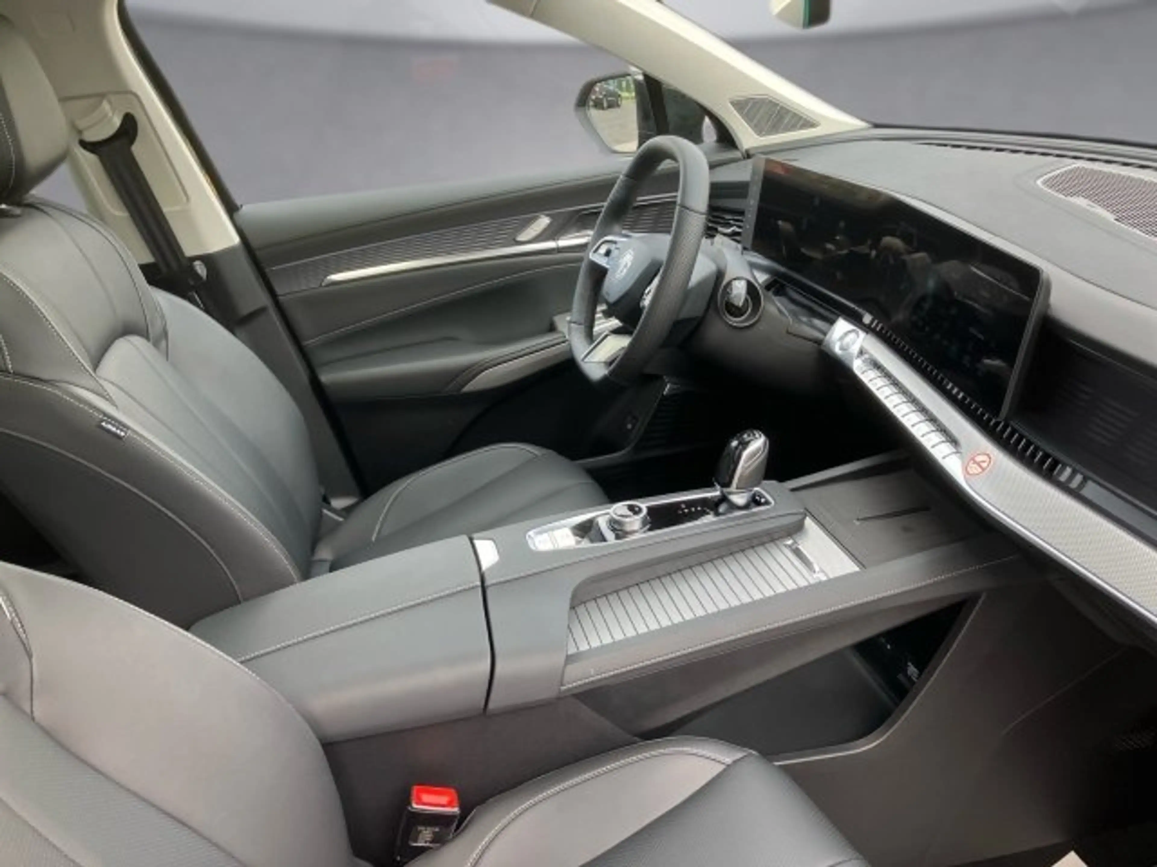 MG MGS9 PHEV Luxury MY25 — photo 11