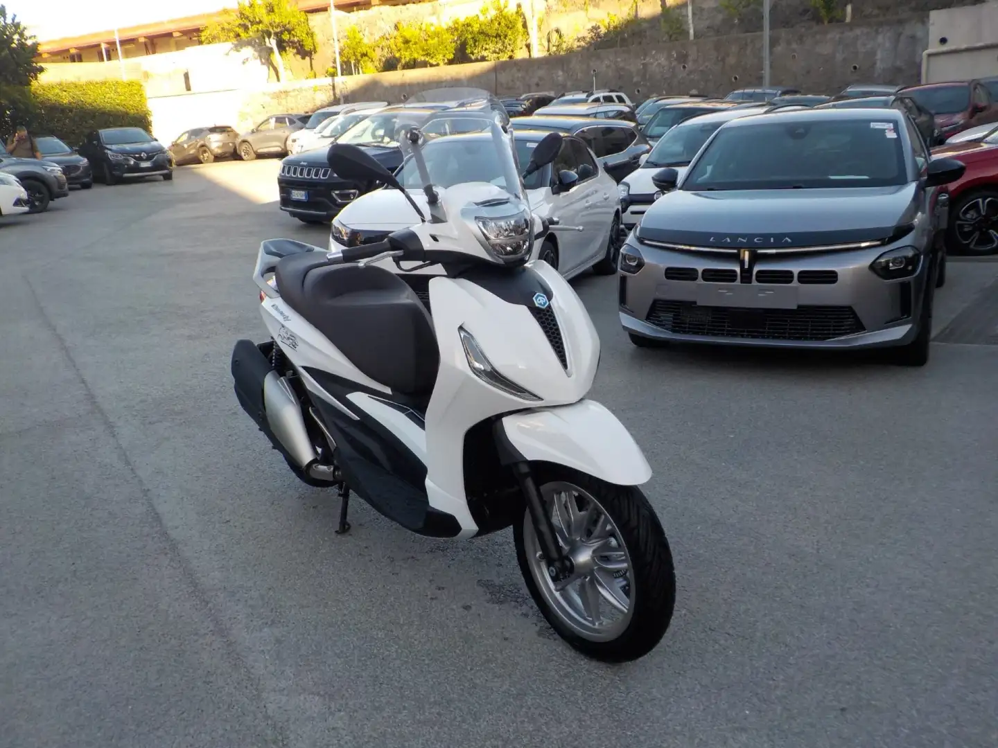 Piaggio Beverly 400 Anno 2021 Bianco - 2