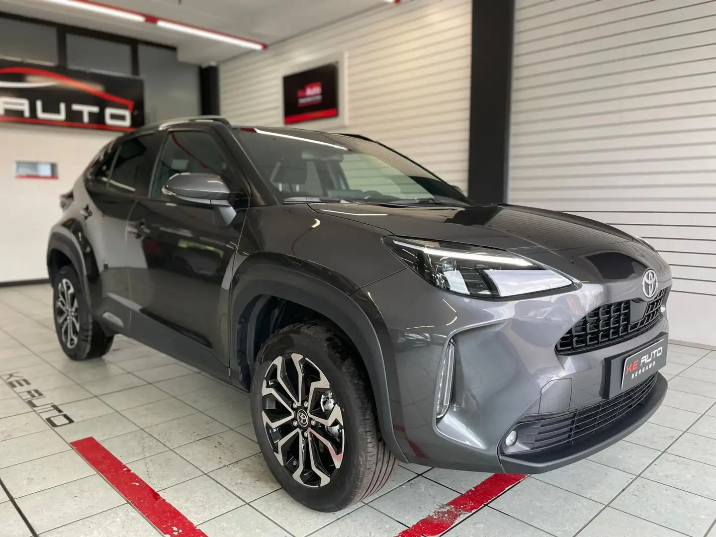 Toyota Yaris Cross Yaris Cross 1.5h Trend fwd 130cv e-cvt Grigio - 1