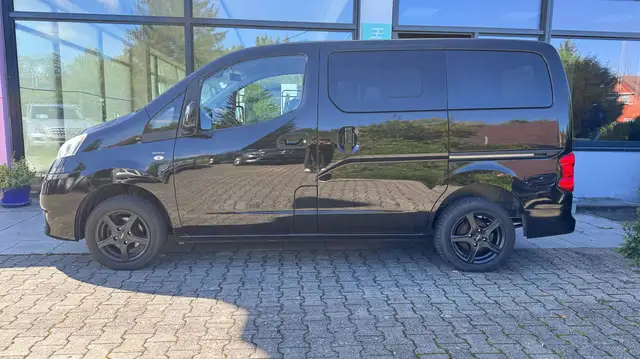 Nissan Evalia view 3