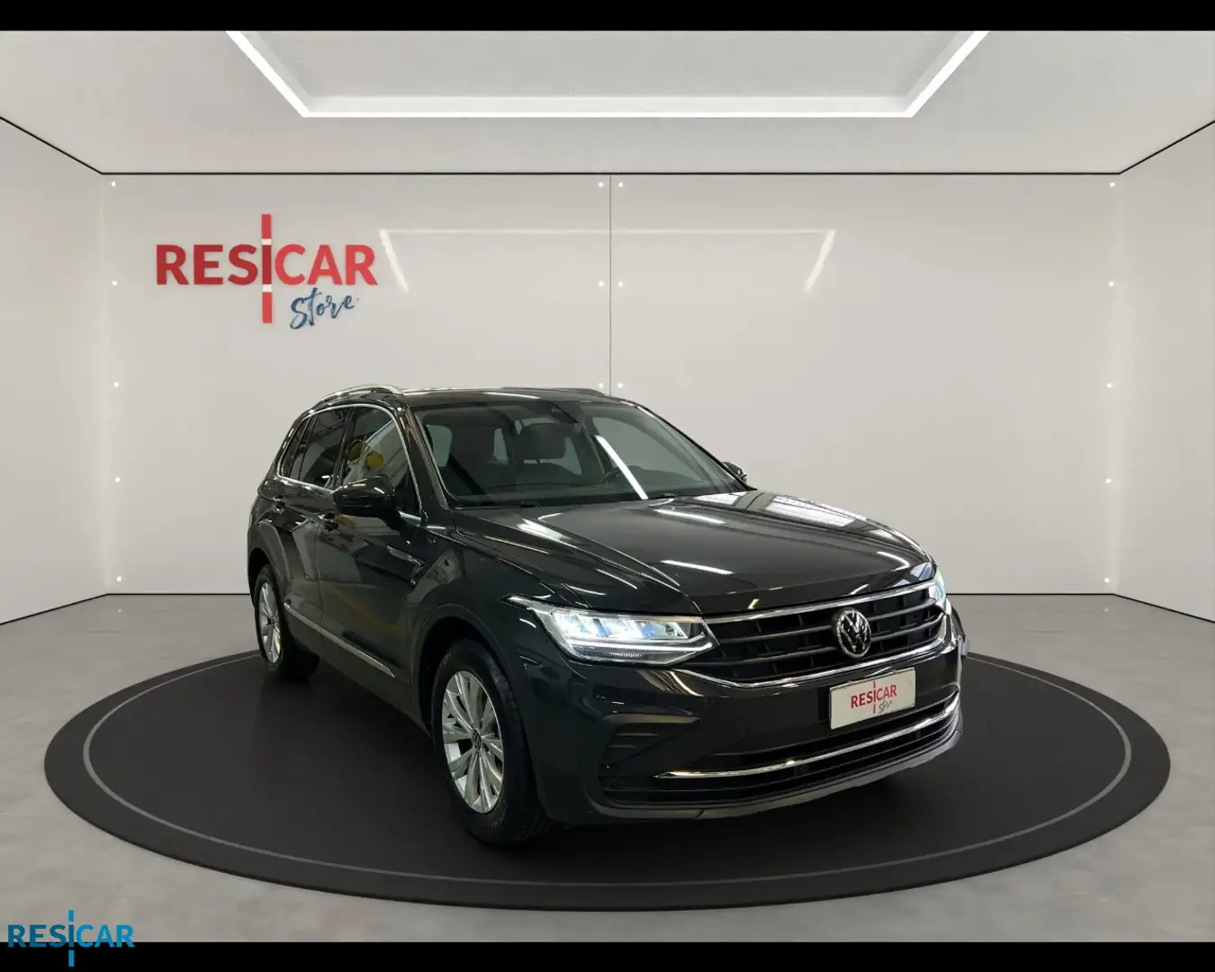 Volkswagen Tiguan 1.5 TSI ACT Life Grijs - 1