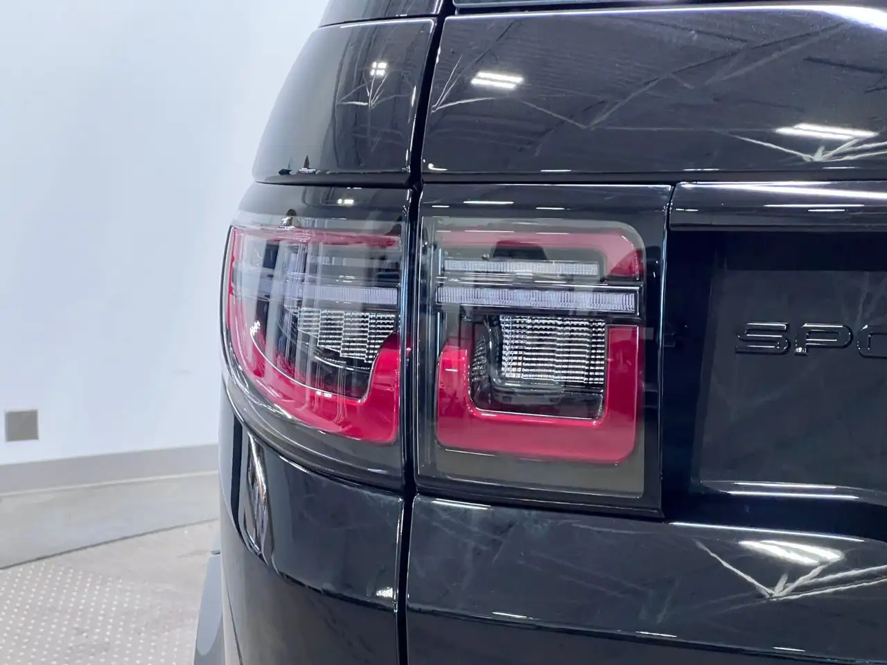 Land Rover Discovery Sport снимка Land Rover Discovery Sport