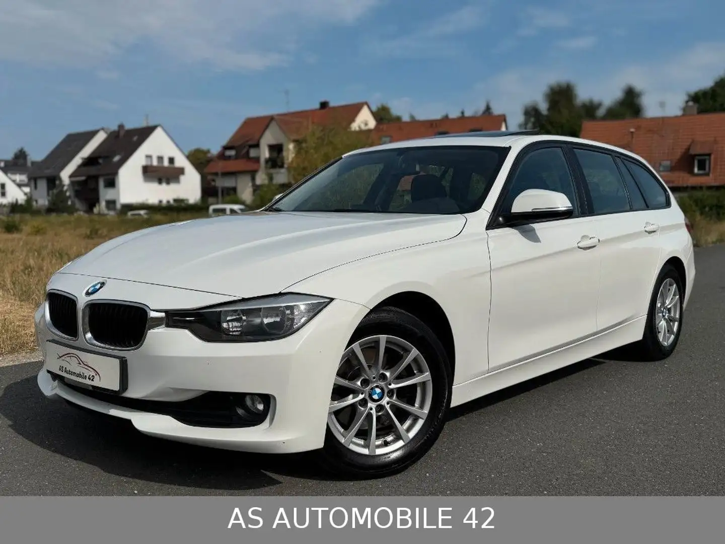 BMW 320 d F31 Touring Automatik*PANO*AHK*NAVI*PDC*SHZ Bianco - 1