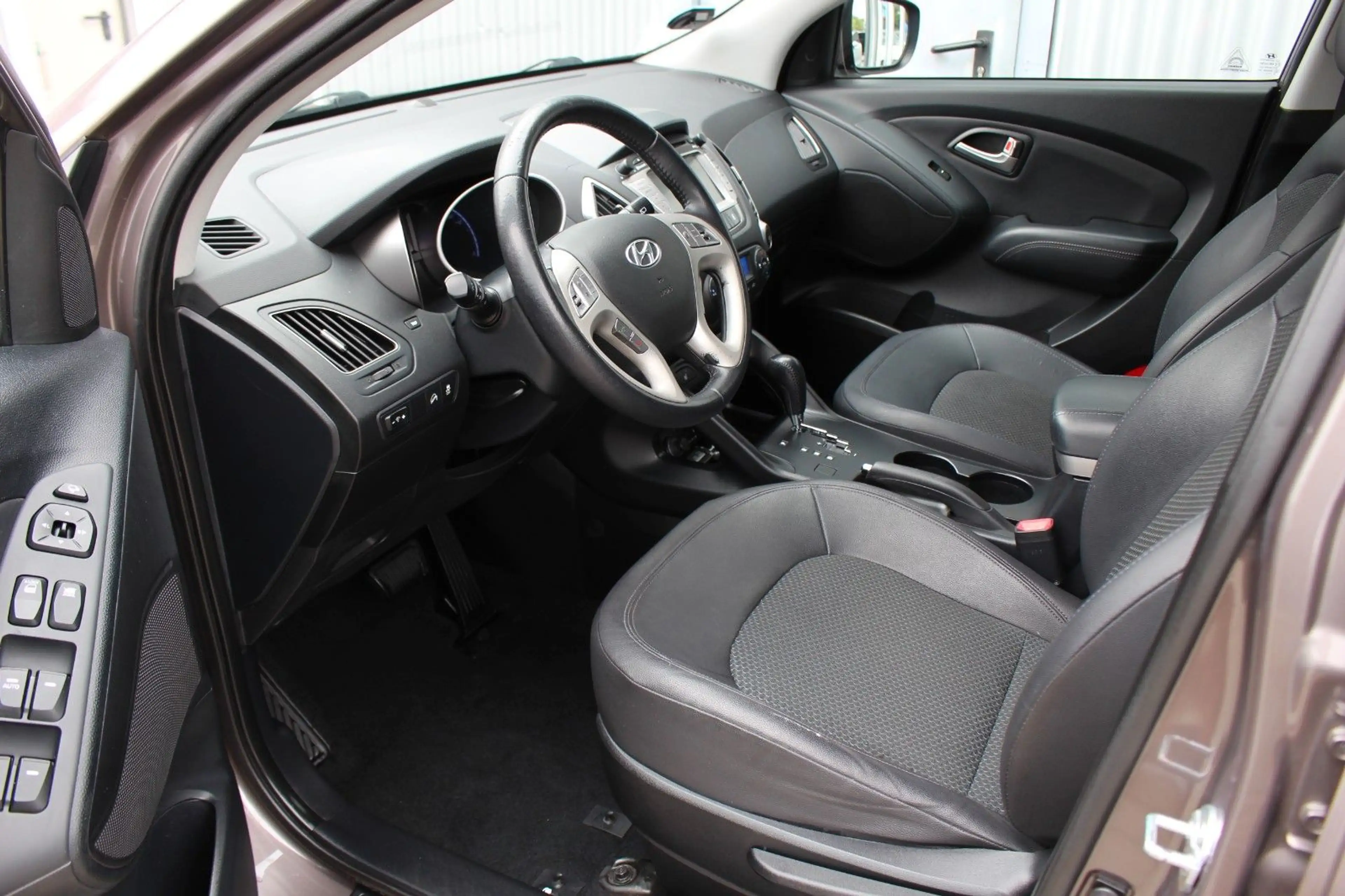 Hyundai iX35 Style 2WD Automatik+Navi+Kamera+AHK — photo 11