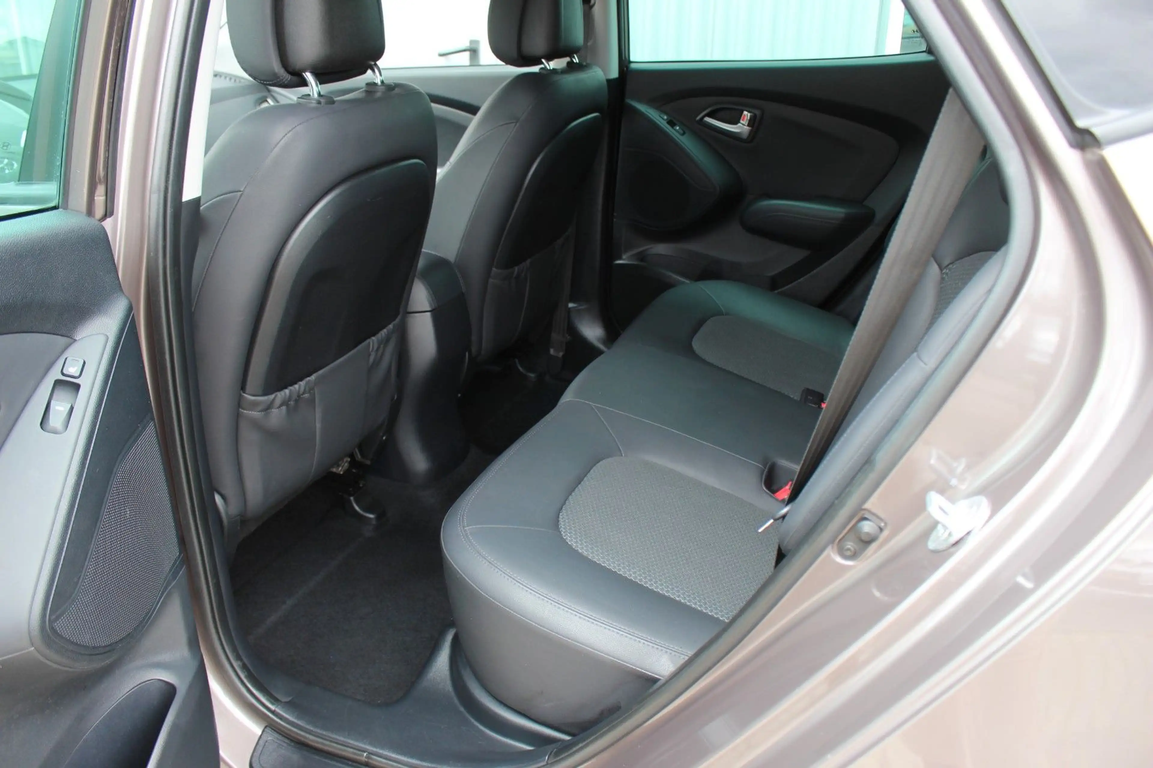 Hyundai iX35 Style 2WD Automatik+Navi+Kamera+AHK — photo 12