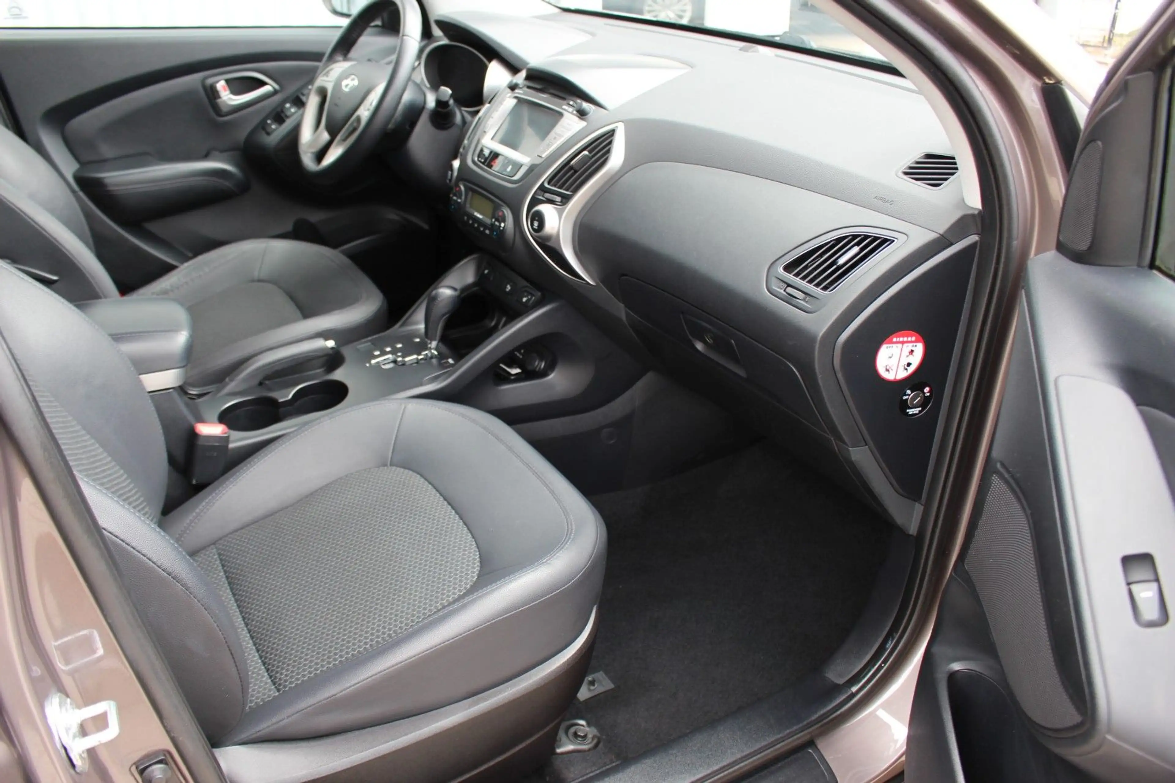 Hyundai iX35 Style 2WD Automatik+Navi+Kamera+AHK — photo 15