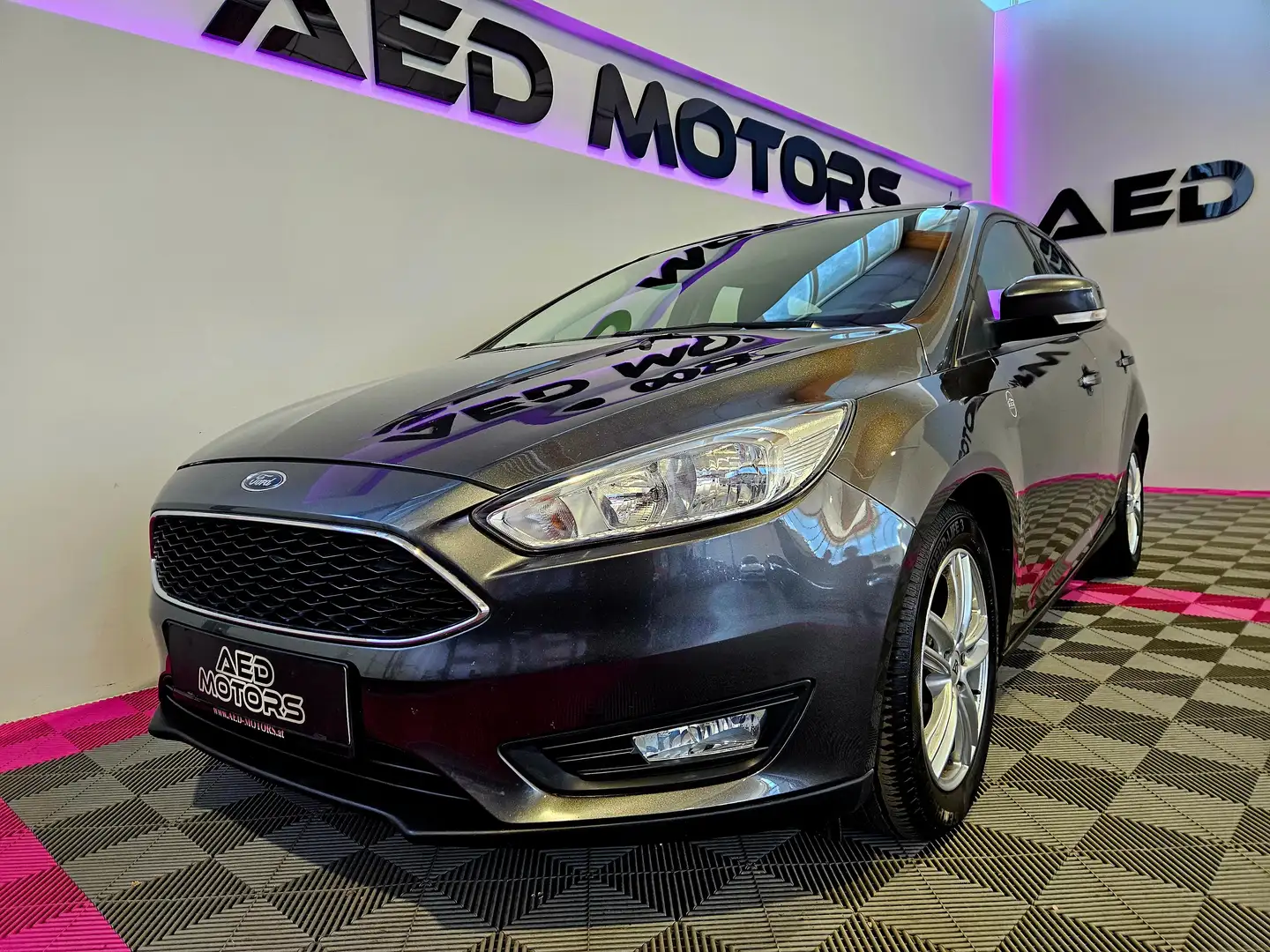 Ford Focus Trend Grau - 1