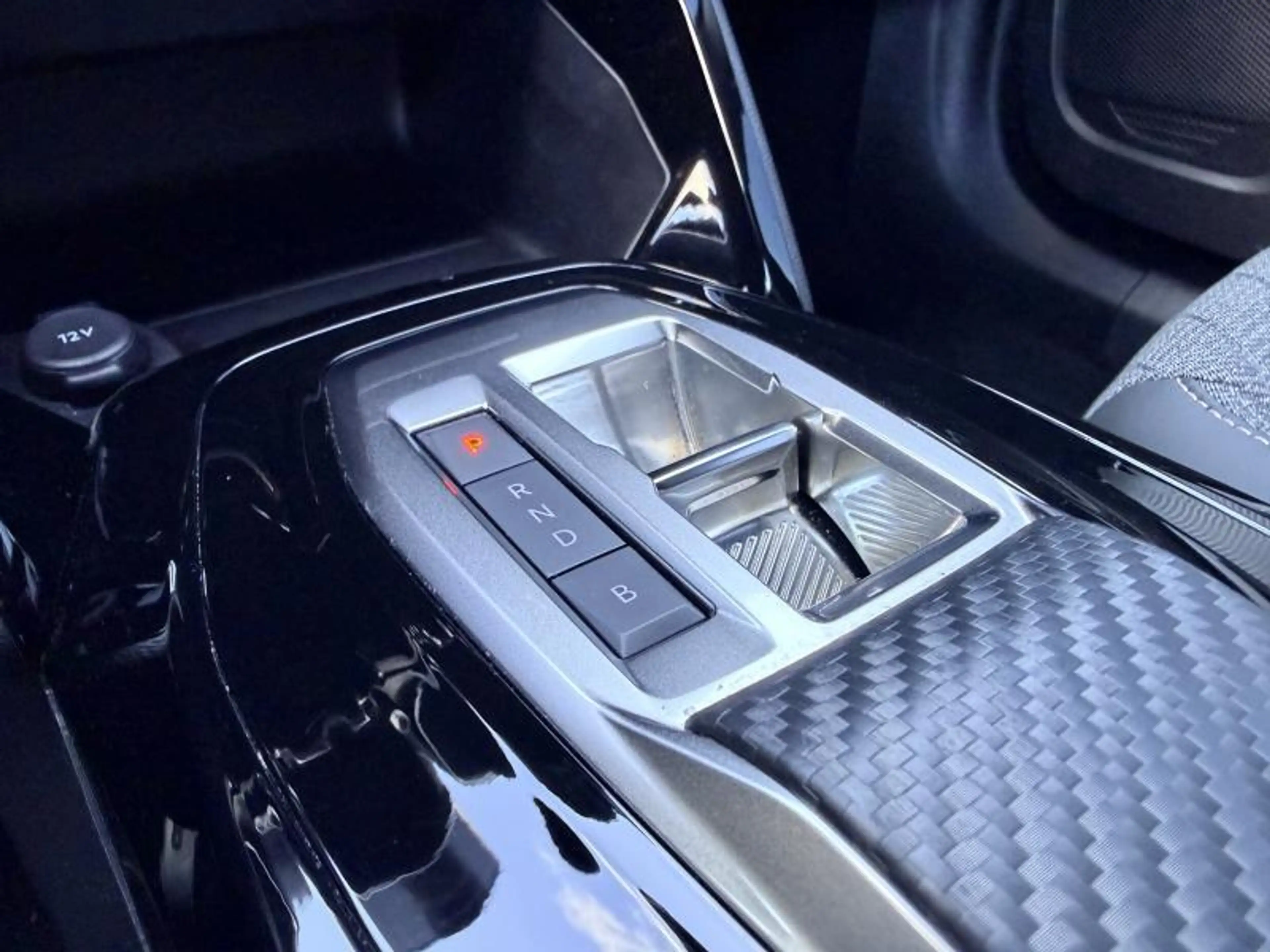 Peugeot e-2008 Allure - 54 Kw - 156Ch - Cam Av&Ar - Gps - Carplay — photo 9