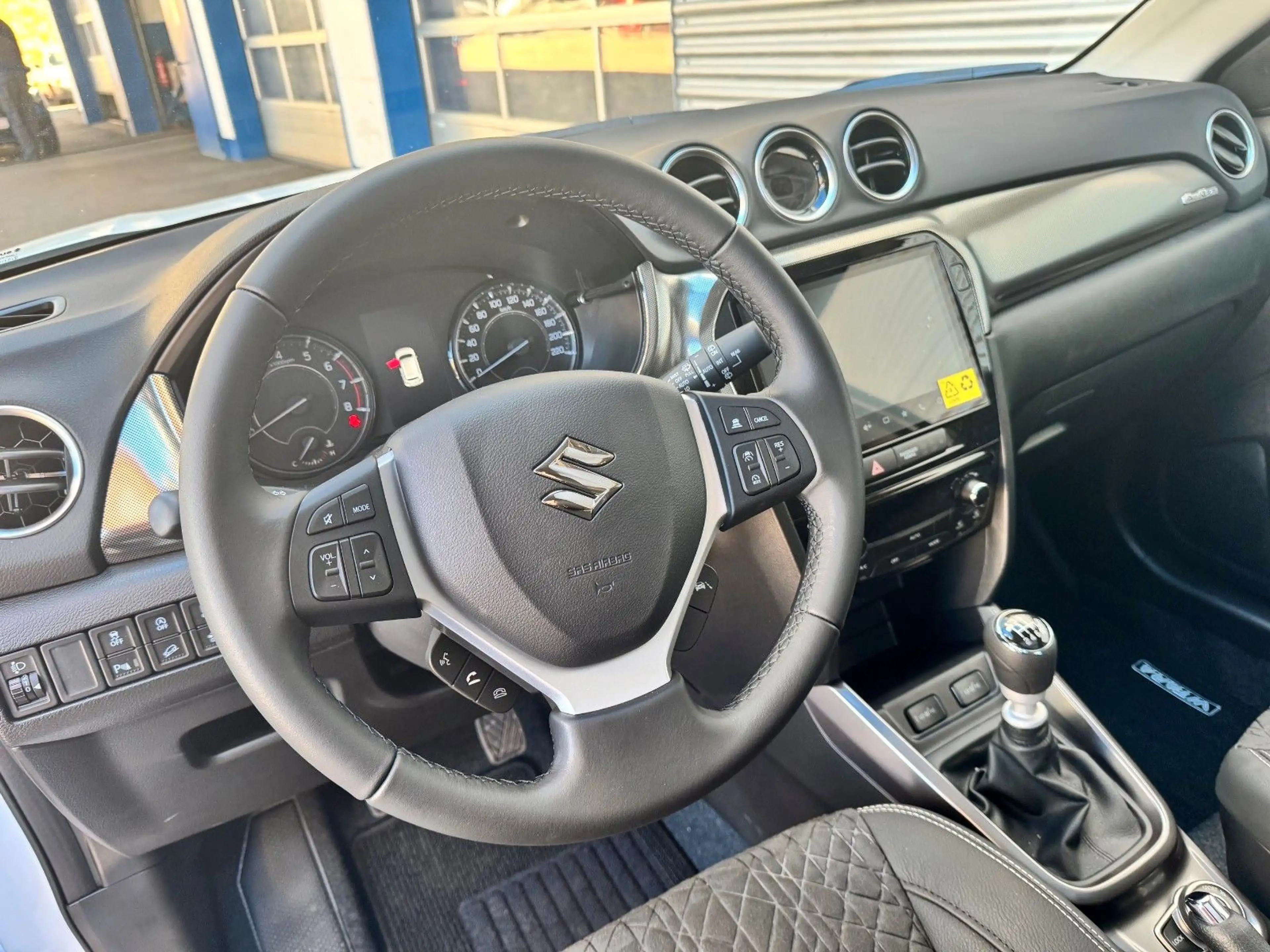 Suzuki Vitara 1.4 BOOSTERJET Hybrid Comfort+ Allgrip — photo 13
