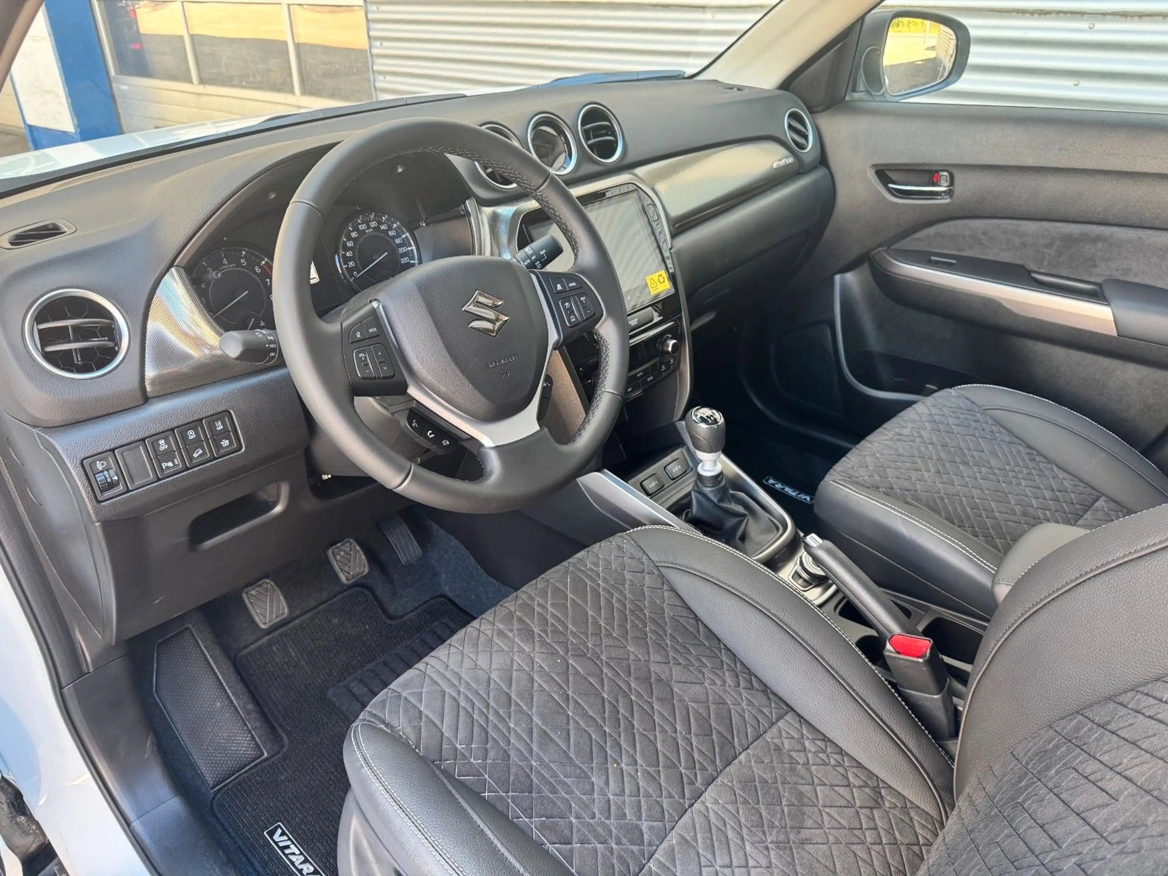 Suzuki Vitara 1.4 BOOSTERJET Hybrid Comfort+ Allgrip — photo 12