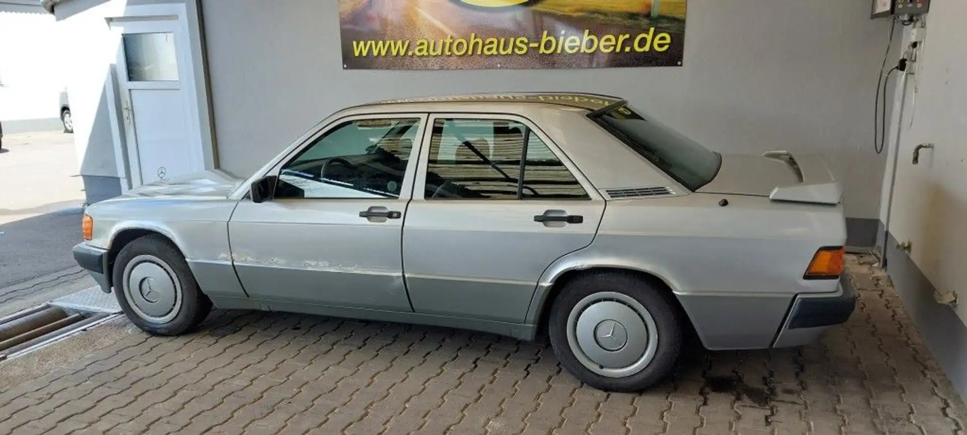 Mercedes-Benz 190 E Silber - 2