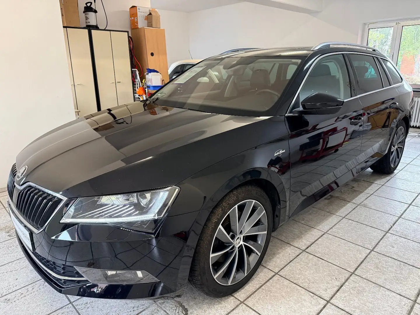 Skoda Superb Combi L&K Schwarz - 1