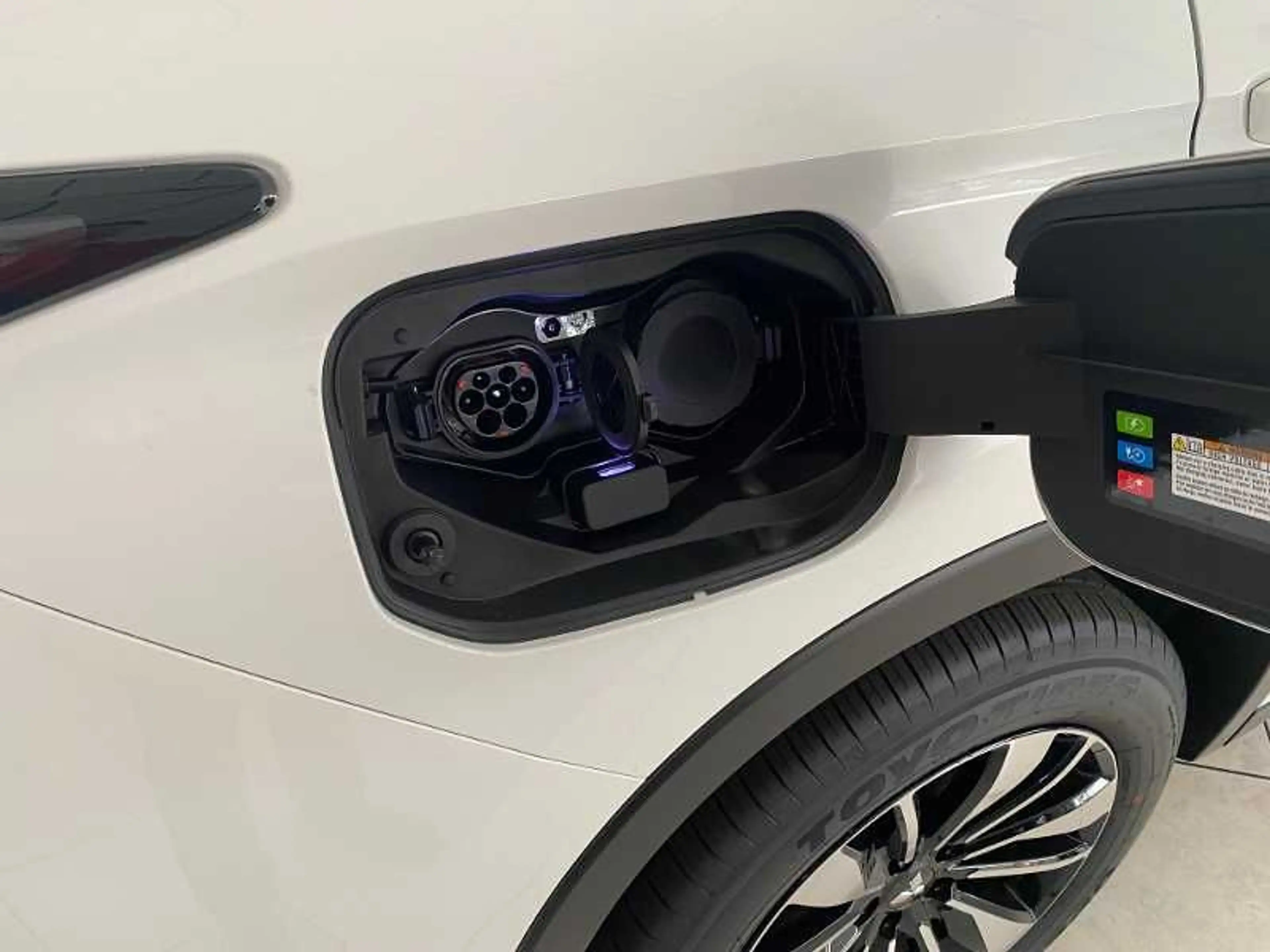 Mitsubishi Outlander 2.4L PHEV Diamant — photo 8