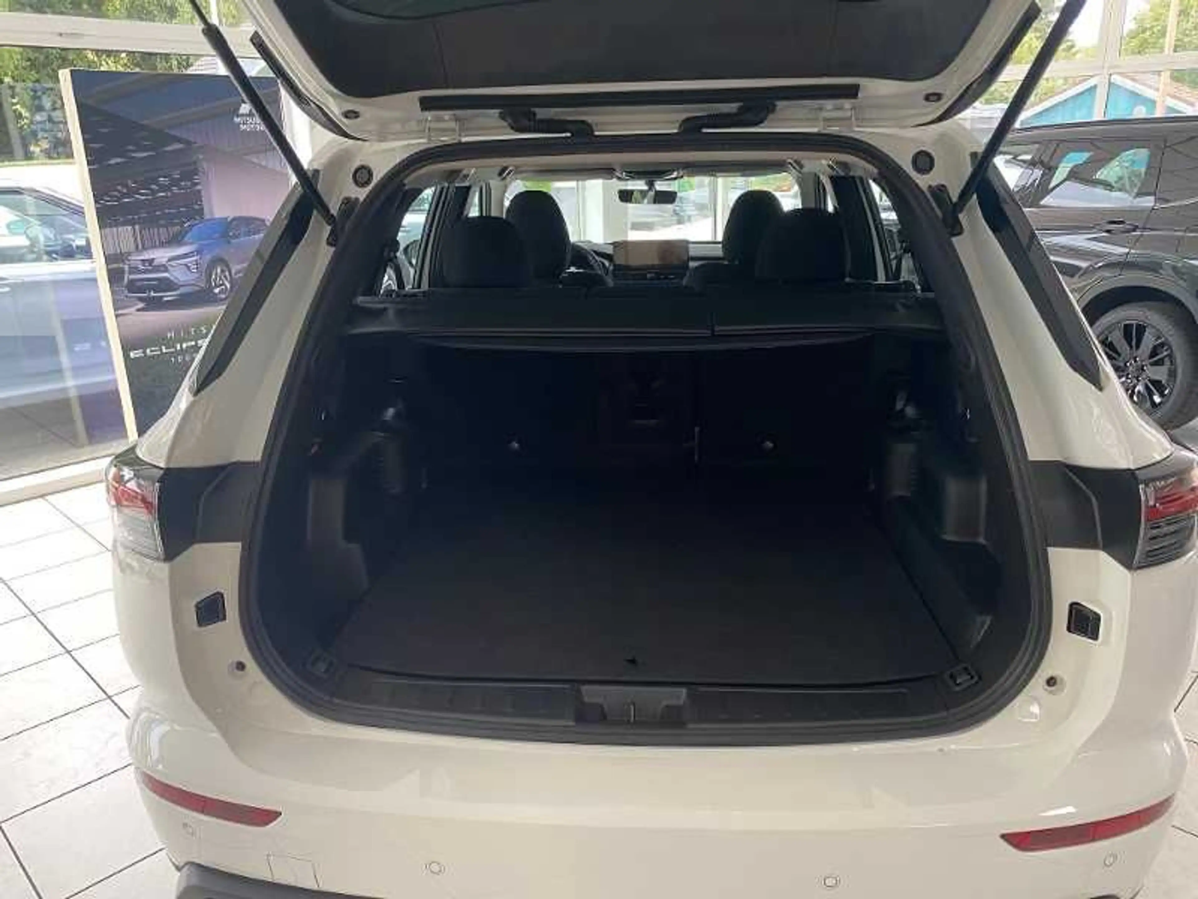 Mitsubishi Outlander 2.4L PHEV Diamant — photo 5